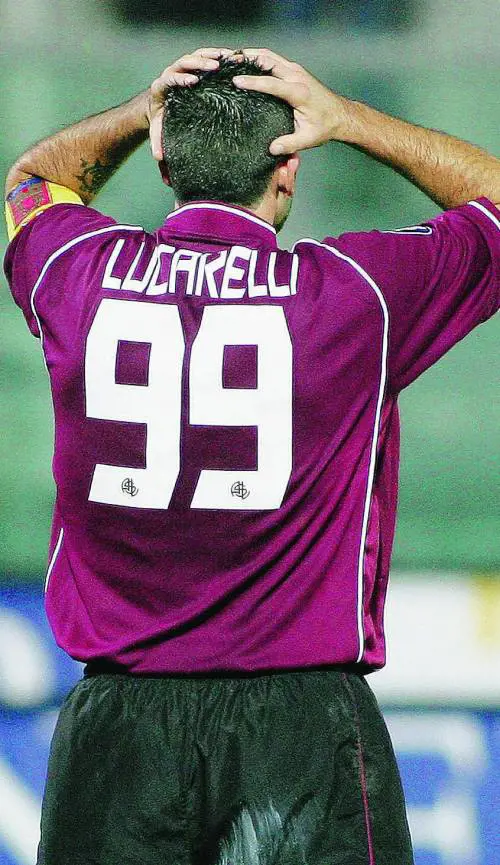 Lucarelli contro Livorno «Via a fine stagione»