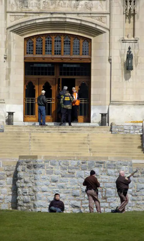 La strage ripresa dai telefonini degli studenti