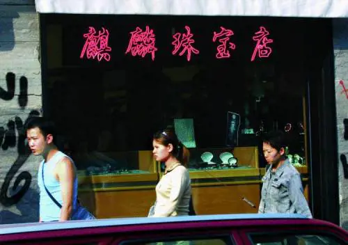 I mille intrighi della Cupola gialla 
Dopo le città invade la provincia