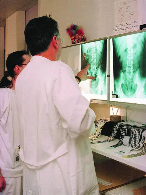 Il governo vuol statalizzare il lavoro privato dei medici