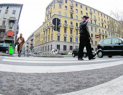 Strade: sette pedoni su dieci temono di essere investiti