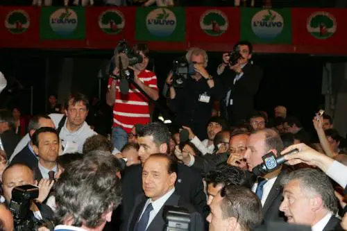 Il Cavaliere ospite d’onore: «Ora ammettano gli errori»