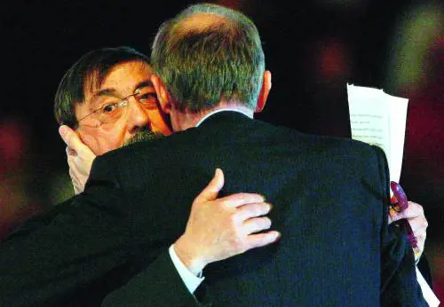 Comincia il dopo-Prodi Veltroni contro DAlema per la leadership del Pd