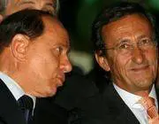Berlusconi: ora larghe intese  
Ma Fini  frena: "Irrealizzabili"