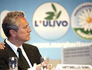 Dl, resa dei conti finale e Rutelli si corregge sul Pse. Veltroni show: "Ce l'abbiamo fatta"