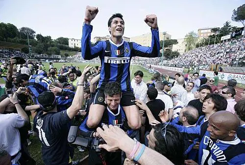 Esplode la gioia dei campioni d'Italia. Ibrahimovic: "Dove vado io si vince"