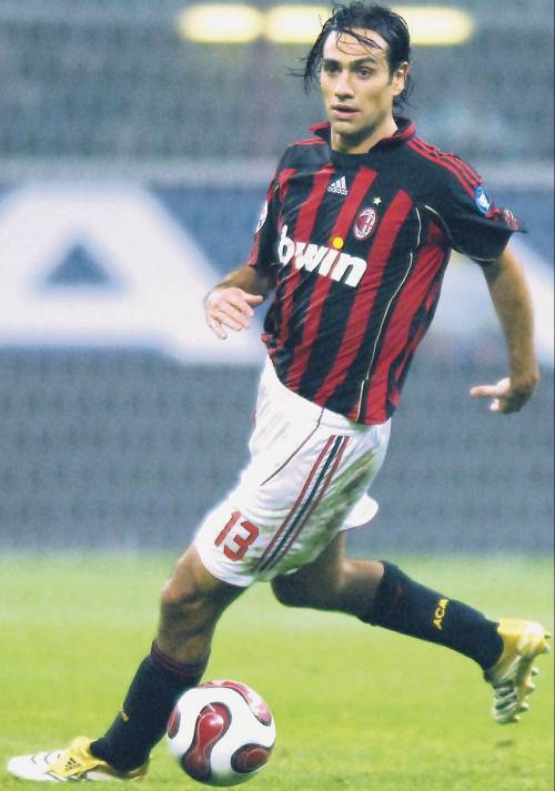 Berlusconi suona la carica ai suoi: "Voglio un mese da vecchio Milan"