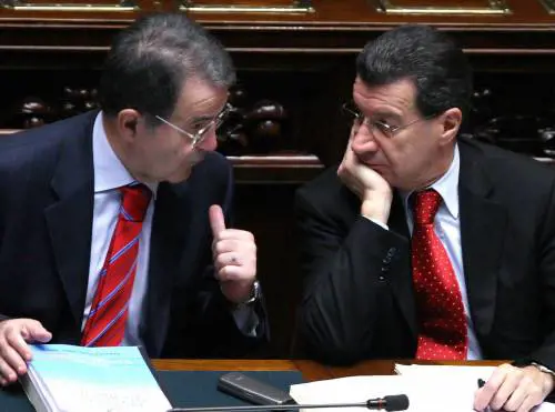 Addio ai partiti sotto il 5% 
Prodi vuole lo sbarramento