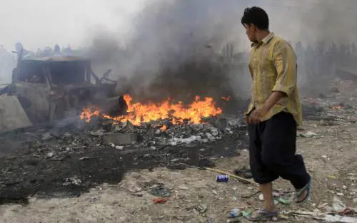 Iraq, kamikaze uccide nove soldati Usa. Camion-bomba a Ramadi: 25 morti