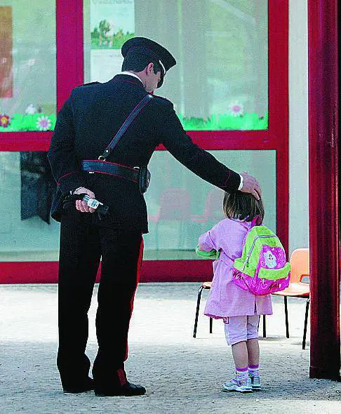 I genitori: "Gli insegnanti sono rimasti lì nonostante le nostre denunce"