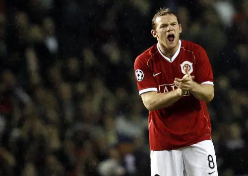 E tra le facce da bambino spuntano i muscoli di Rooney