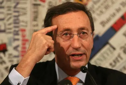 Fini attacca: "Faranno entrare  tutti" Calderoli: "Venderemo cara la pelle"