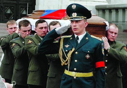 Tutta l’ex nomenklatura ai funerali dello zar Eltsin