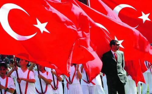 Turchia, fumata nera per il presidente ma è battaglia sulla validità del voto