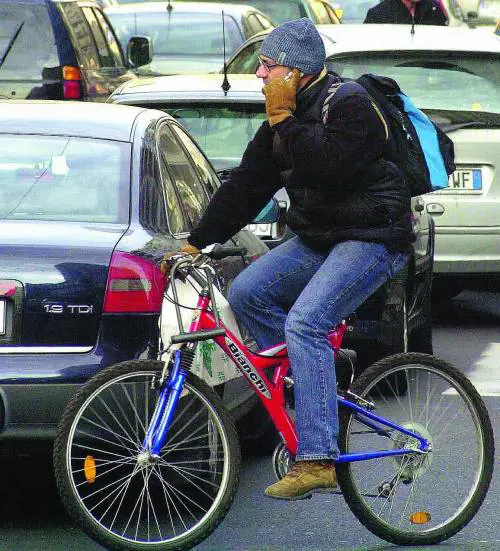 Milano è perfetta per le bici il vero problema sono le auto