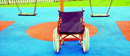 Soli, con un bimbo disabile, in cerca di casa
