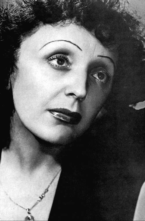 Edith Piaf, il passerotto triste che cantava per non morire