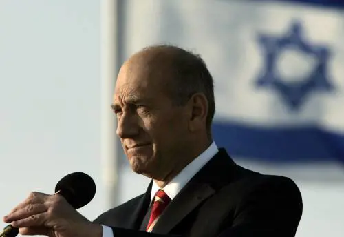 Olmert sotto assedio. Il suo partito: "Dimettiti". Ma lui resiste