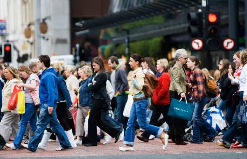 Frenesia da vita metropolitana. E ora accelerano anche i pedoni