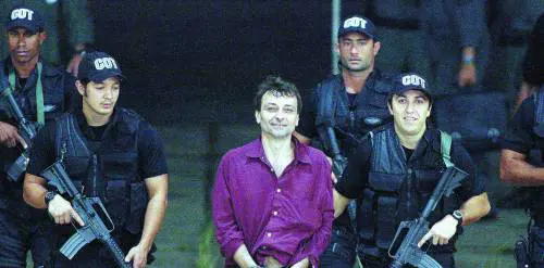 La sinistra vuole «graziare» anche Battisti