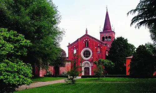 Viboldone il borgo medievale sotto lassedio delle ruspe