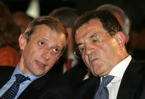 Da Fassino diktat a Prodi: 
"Basta con i veleni sul Pd"