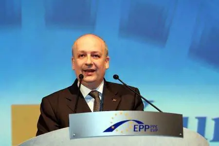 Il Polo: "Operazione di regime. Ora intervenga Napolitano"