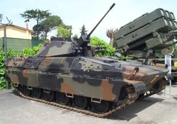 Una "cannoniera volante" da attacco e un mezzo cingolato modernissimo