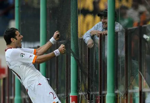 L'Inter vince 2-1 e salva l'onore 
La Roma alza la Coppa Italia 