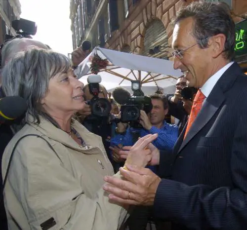 Anche Vincenzi si arrende e si mette in coda per Fini