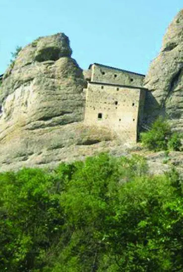 Il Castello della Pietra cerca un barista