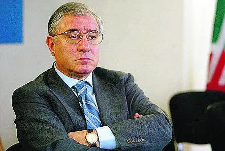 Botte a un agente, denunciato funzionario Pdci