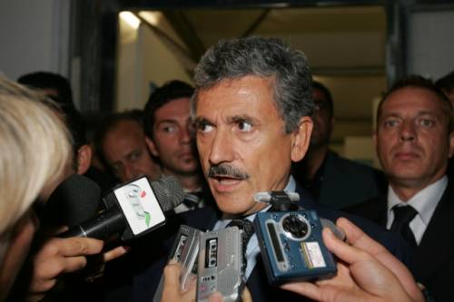 D’Alema si toglie i sassolini e li scaglia contro il governo