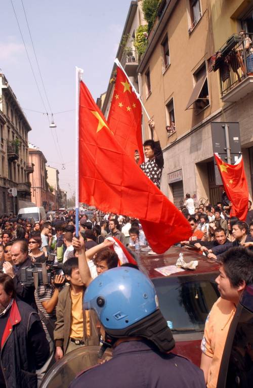 Scontri a Chinatown, verità in 2 video 
Un superteste smaschera i cinesi