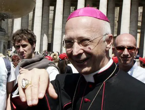 Bagnasco: "Politici, non ignorate il Family day. Italia paese sempre più povero"