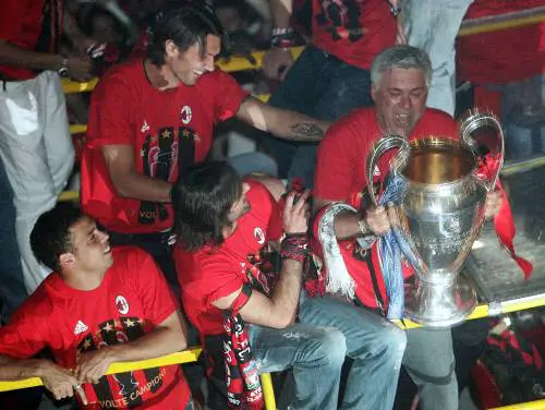 Il Milan campione d'Europa 
paralizza tutta Milano