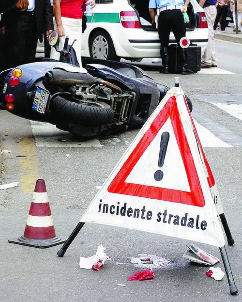 Travolta da moto fugge ma viene denunciata per «omesso soccorso»