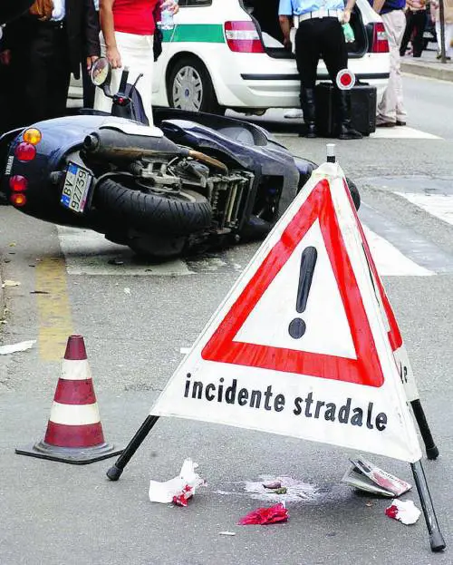 Travolta da moto fugge ma viene denunciata per «omesso soccorso»