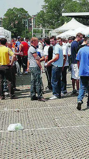 Rissa al mercatino Volano coltellate colpiti tre romeni