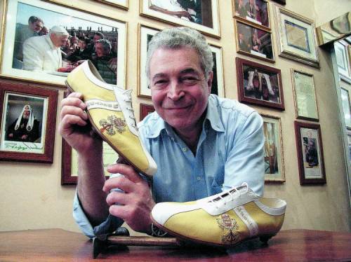 Stefanelli, l’uomo che fa le scarpe al Vaticano