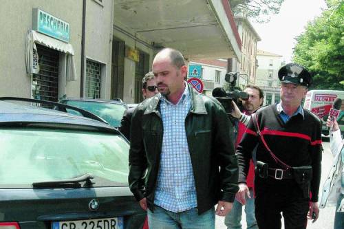 «La picchiava a sangue per un paio di calzini»