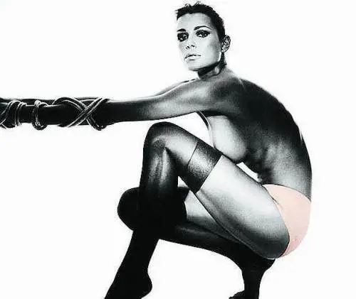 Le Curve pericolose delle donne viste da 100 occhi