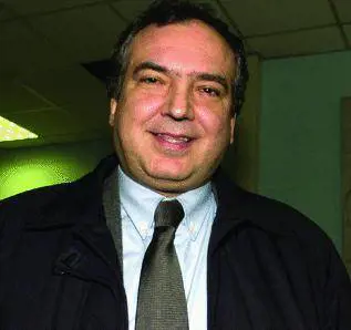 La sinistra chiede la testa di Cosenza