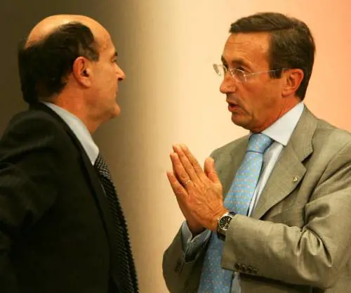 L’ira di Fini: "Una porcata cacciare il generale"