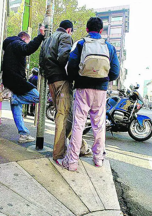 Nas e psichiatri nelle scuole milanesi a caccia di spinelli