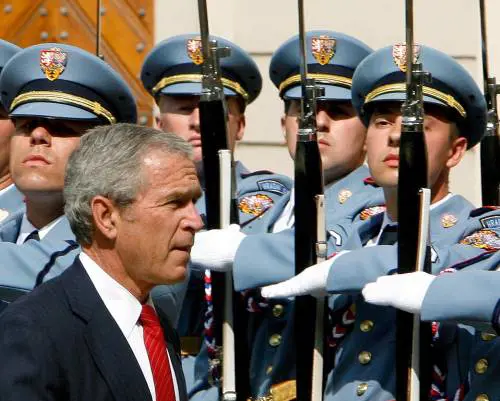 Diritti e libertà, Bush allo scontro frontale: 
"Russia e Cina deragliano dalla democrazia"