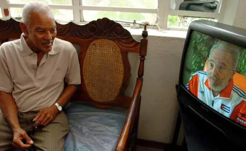 Fidel Castro riappare in Tv: "Sono un maestro di vita in pensione"