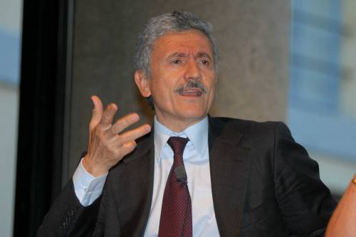 Telecom, spunta un dossier «Conti esteri per D’Alema»