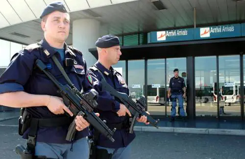 Bush a Roma, non va a Trastevere 
Berlusconi: "Italietta, mi vergogno"