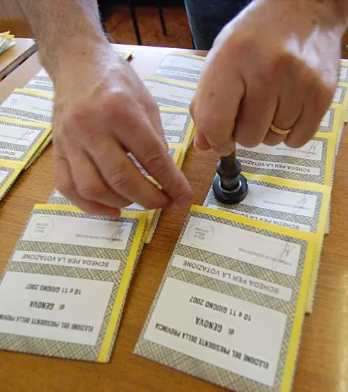 Lincubo rosso: elettori al mare, sinistra a casa